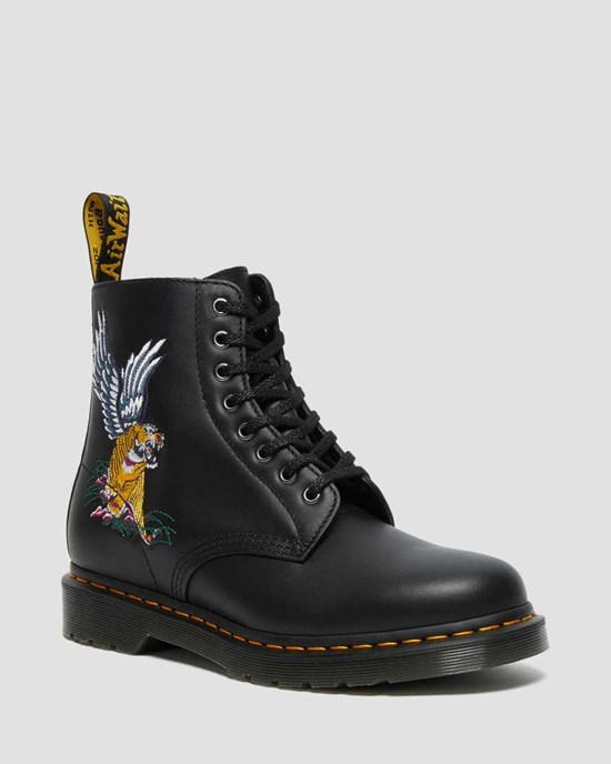 Dr Martens 1460 Souvenir Embroidered Leder Stiefeletten Herren Schwarz | ZVJ-237948