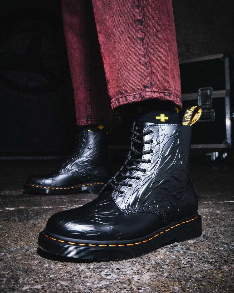 Dr Martens 1460 Flames Emboss Leder Schnürstiefel Herren Schwarz | NKV-941835